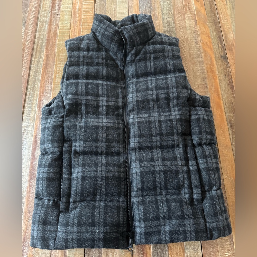 Uniqlo Gray Plaid Men's Vest